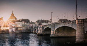 Mittlere-Bruecke3-e1771623751489-300x158 Mittlere Brücke Basel – Das Historische Bindeglied am Rhein: Architektur, Stadtentwicklung und Symbolkraft einer Jahrhundertealten Verbindung