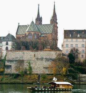 Infobasel.ch dach-munster-e1771624002597-277x300 Basler Münster – Das Ewige Herz von Basel: Architektur, Geschichte und Identität eines Monumentalen Wahrzeichens