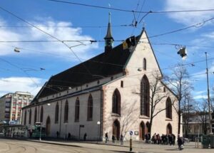 Die Clarakirche in Basel ist eine neugotische katholische Pfarrkirche im Claraquartier. Erfahren Sie mehr über die Geschichte der Clarakirche, ihre Architektur von 1860, ihre Rolle im konfessionellen Wandel Basels und ihre heutige Bedeutung zwischen Messe und Rhein.